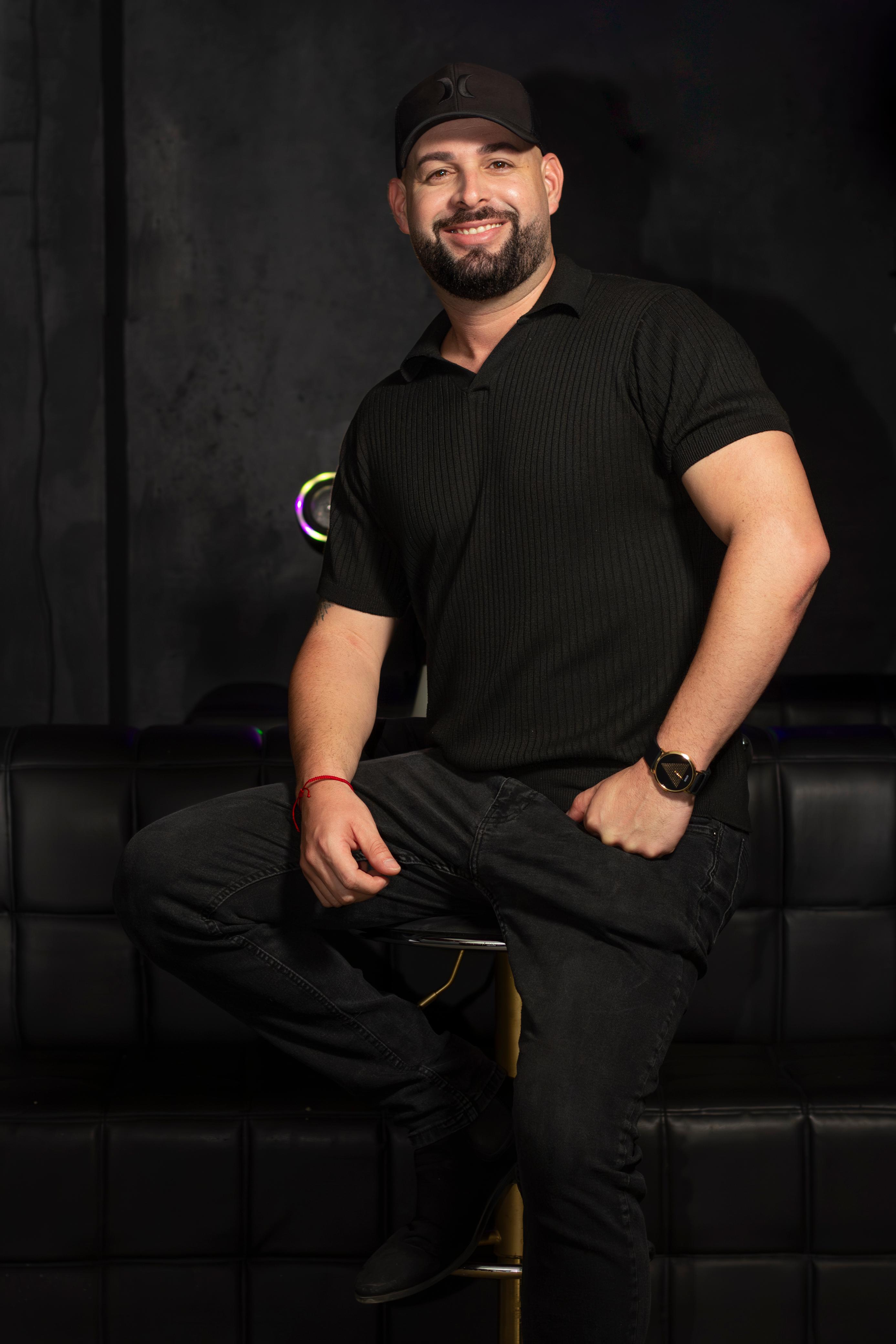 Retrato oficial de Ernesto Estevez, CEO del Elite Bar M&E