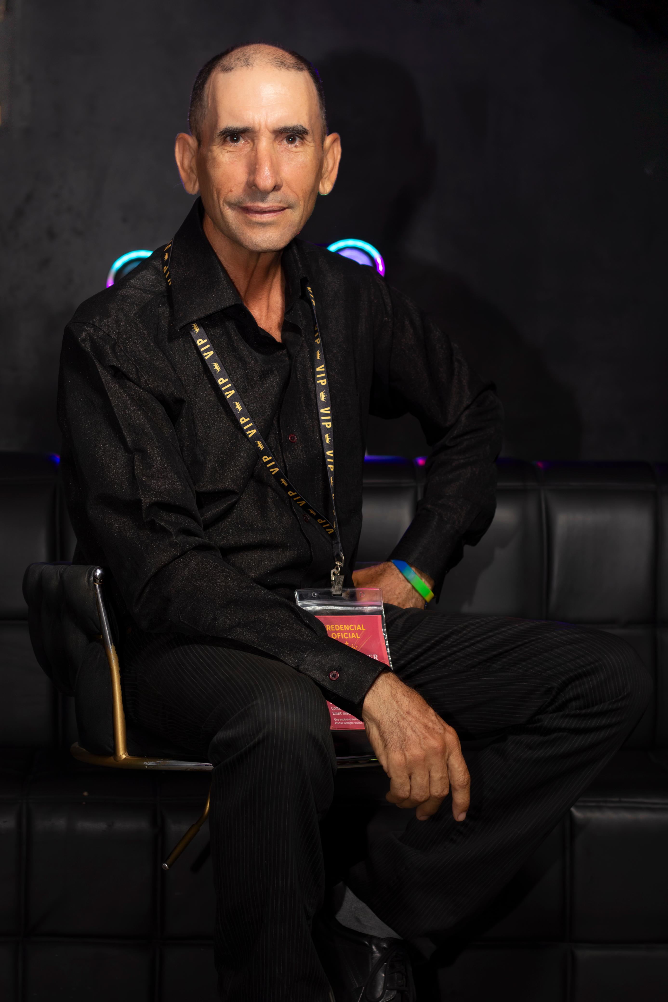 Retrato oficial de Fernando Hernández, Director de la agencia Fantasía